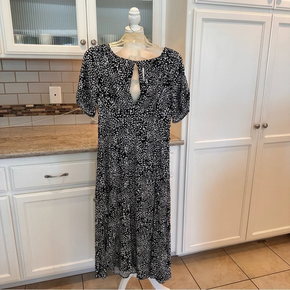 Free People Black White Looking for Love Short Sleeve Midi Dress Size 4